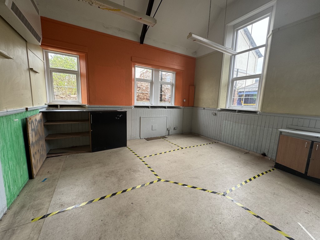 Lot: 26 - DETACHED FORMER SCHOOL HOUSE WITH POTENTIAL - Room two